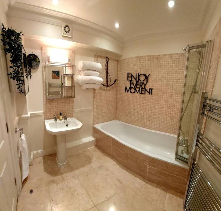 Beautifully Appointed, Period Seaside Apartment Folkestone Ngoại thất bức ảnh